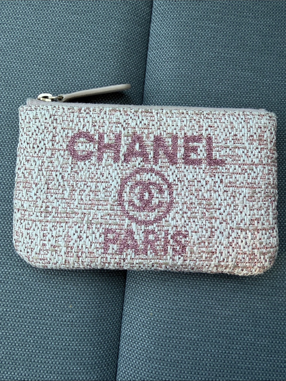 CHANEL Cream and Pink Tweed Coin 
2019 Interlocking CC Logo Wallet